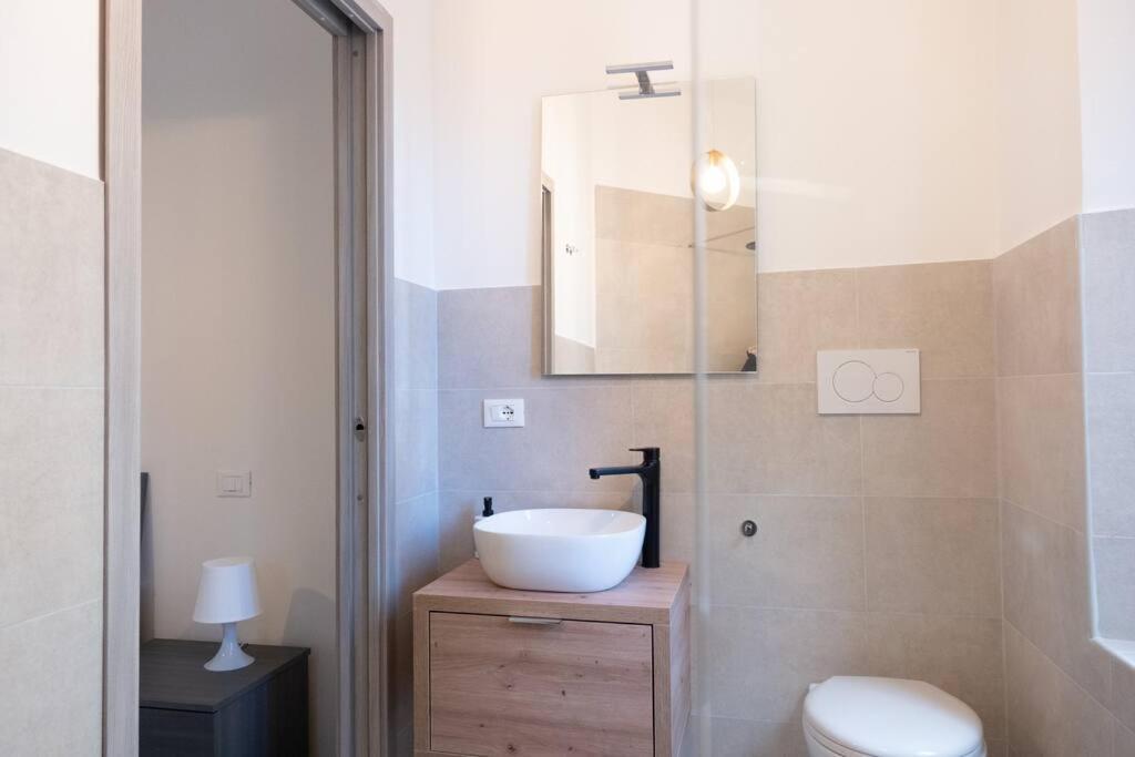 Private Room: The Port Apartment Scirocco Livorno Exteriör bild