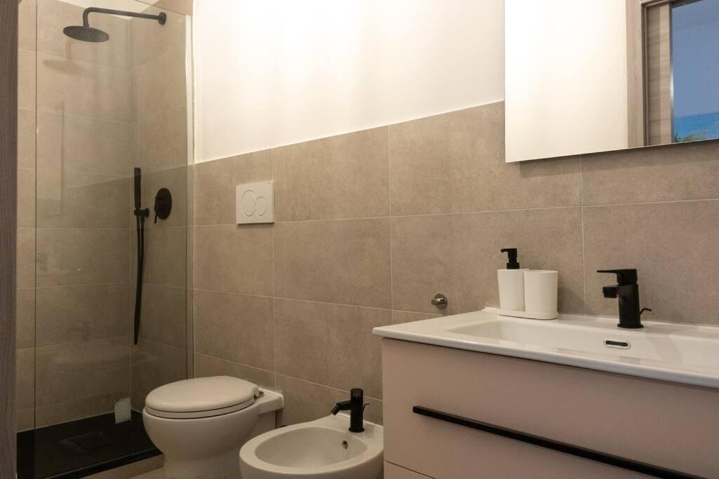 Private Room: The Port Apartment Scirocco Livorno Exteriör bild
